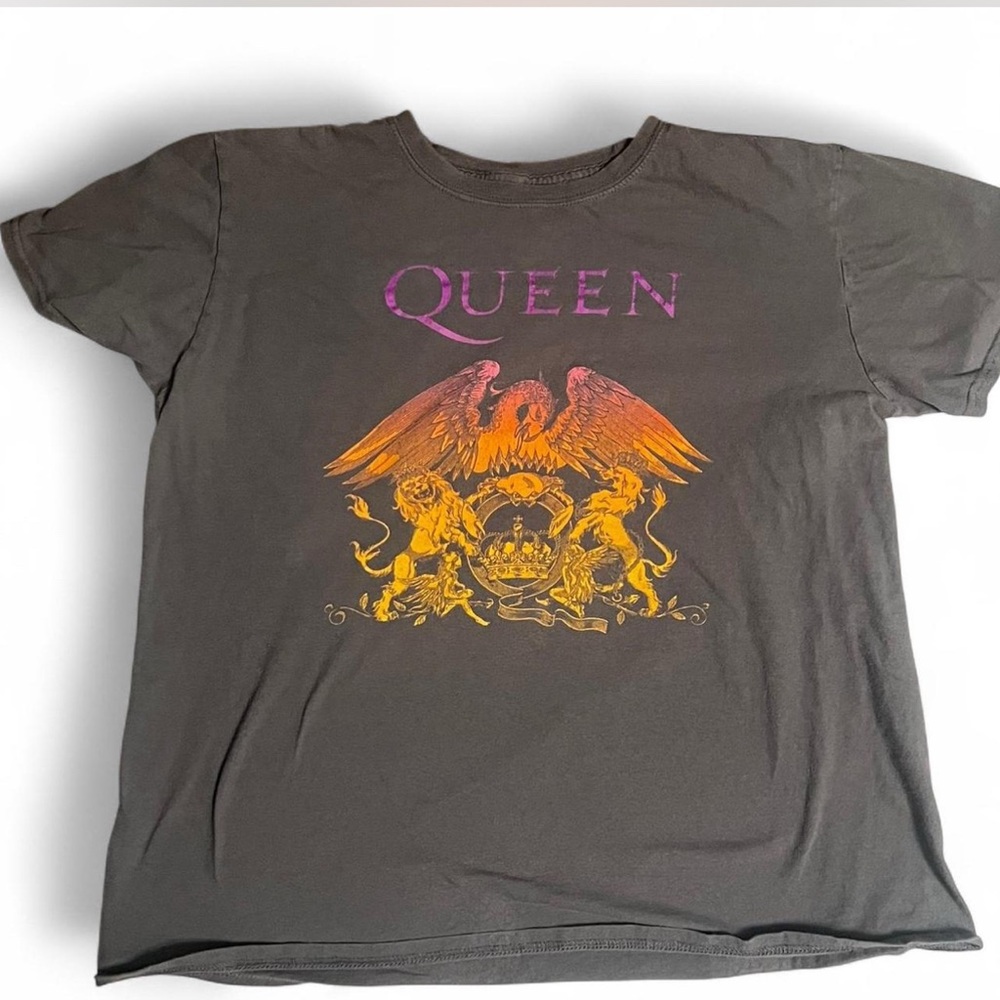 Queen Graphic Tee - Gray